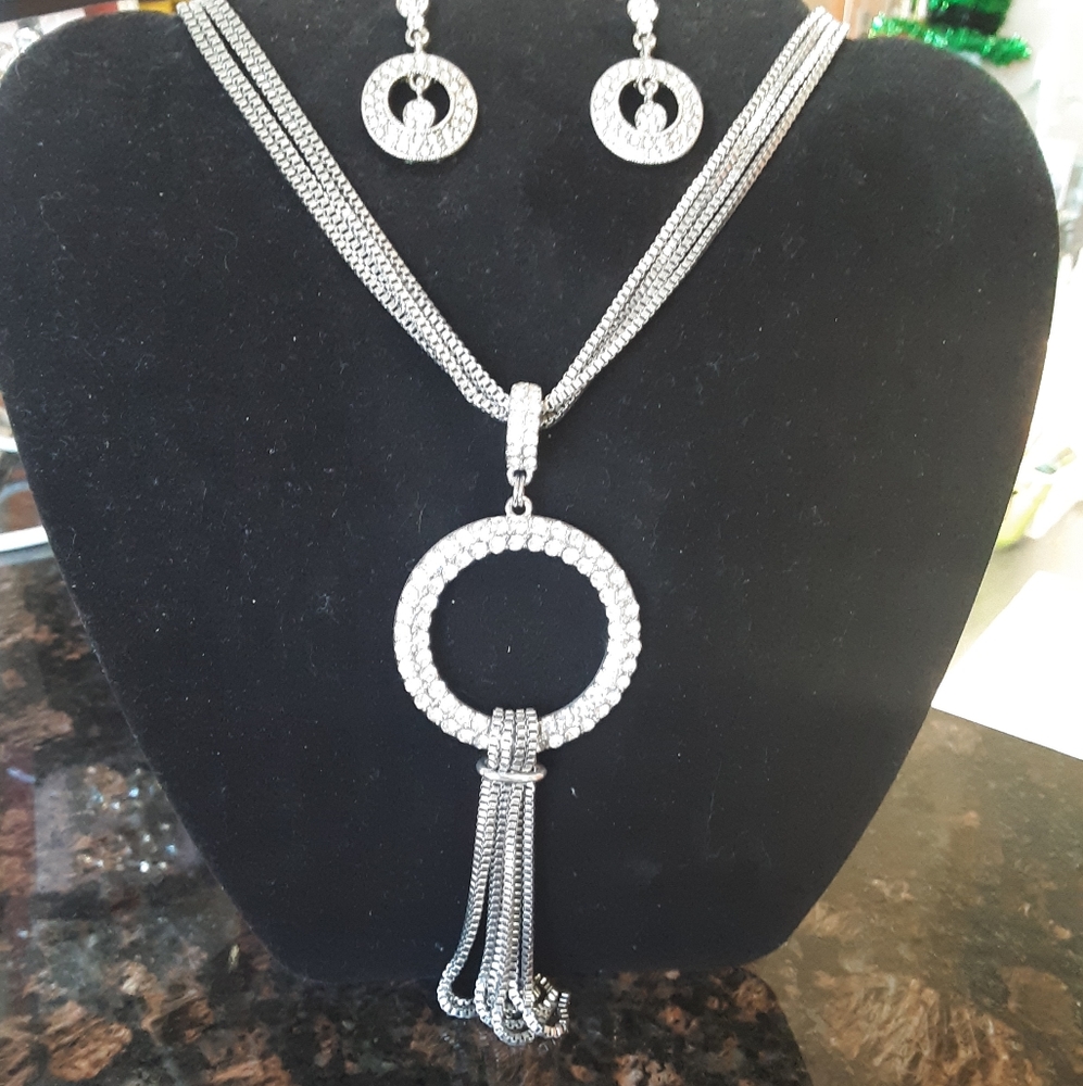 Necklace and earring set